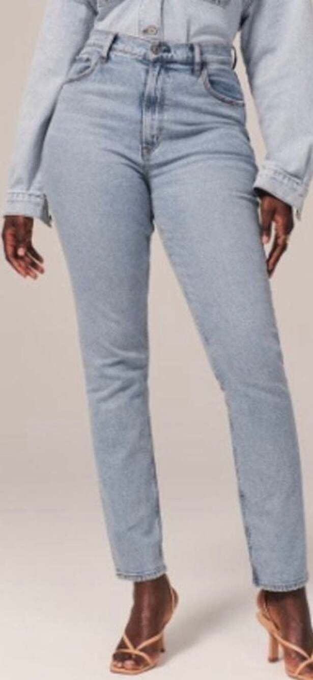 Abercrombie & Fitch Ultra High Rise 90s Slim Straight Light Wash Jeans Size 14